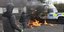 Κουκουλοφόροι πετούν μολότοφ σε αστυνομικό όχημα