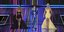 Η Αλέσα Ντίξον, στη Eurovision, με μαύρο μίνι της Σήλιας Κριθαριώτη