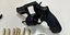 Το όπλο που βρήκαν οι άνδρες της ΟΠΚΕ στον οικισμό Αυλίζα στις Αχαρνές