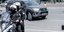 To όχημα που μεταφέρει τους συλληφθέντες για τη δολοφονία Καραϊβάζ / Φωτογραφία EUROKINISSI 