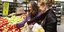 Νέα Ζηλανδία συλλογή φρούτων σε πλαστικές σακούλες σε σούπερ μάρκετ