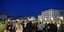 Η ταράτσα του Δημαρχείου Αθηνών με κόσμο 