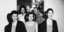  Από αριστερά, η Σούζαν Άτκινς, η Πατρίσια Κρενγουίνκελ και η Λέσλι Βαν Χάουτεν, γελούν καθώς πηγαίνουν στο δικαστήριο στο Λος Άντζελες στις 29 Μαρτίου 1971