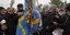 Μουσουλμάνοι διαδηλωτές καίνε σημαία της Σουηδίας