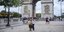Γυναίκες βγάζουν σέλφι στο Παρίσι