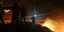 Πυροσβέστες δίνουν μάχη με τη φωτιά στο Ηράκλειο