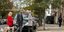 Ο Τάιλερ με τους γονείς του Στέφανου Κασσελάκη στους δρόμους της Αστόριας