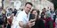 Ο Κασσελάκης σε selfie με γυναίκα