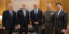 (Από αριστερά) Οι Αμερικανοί Γερουσιαστές Jerry Moran και John Hoeven, ο υπουργός Εθνικής Άμυνας Νίκος Δένδιας, ο αρχηγός ΓΕΕΘΑ Στρατηγός Κωνσταντίνος Φλώρος και ο Aμερικανός πρέσβης Τζορτζ Τσούνης