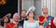 Μέγκαν Μαρκλ, Κάρολος, Χάρι, Κέιτ Μίντλετον, Γούλιαμ στο μπαλκόνι του Μπάκιγχαμ, τον πρώτο χρόνο της... συμβίωσης με την Μαρκλ