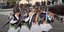 Xoρευτικοί θίασοι των Μωμόγερων στην πλατεία Νίκης στην Κοζάνη
