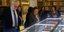 Η Υπουργός Πολιτισμού Λίνα Μενδώνη και ο Υπουργός Ναυτιλίας και Νησιωτικής Πολιτικής Χρήστος Στυλιανίδης βλέποντας τις σπάνιες εκδόσεις στη Βιβλιοθήκη Καίτης Λασκαρίδη
