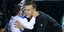 O Στέφαν Σβαμπ αγκαλιά με τον Γιάννη, τον μικρό φίλο του ΠΑΟΚ με κινητικά προβλήματα