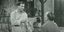 Ο Κώστας Χατζηχρήστος κατά τη διάρκεια ενός ρεσιτάλ του στην ταινία «Μπακαλόγατος»