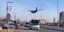 Η στιγμή που το τουρκικό μεταγωγικό αεροσκάφος περνά ξυστά από οχήματα στην Καισάρεια 