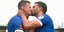 Ποδοσφαιριστές πανηγύρισαν με... φιλί στο στόμα στη Βρετανία / Φωτογραφία: Screenshot