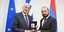 Ο Δένδιας παραλαμβάνει τιμητικό μετάλλιο από τον Αρμένιο πρωθυπουργό
