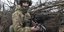 Ουκρανός στρατιώτης με drone στα χέρια σε μέτωπο κοντά στη Ζαπορίζια