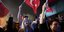 Υποστηρικτές του Εκρέμ Ιμάμογλου πανηγυρίζουν τη μεγάλη νίκη στις δημοτικές εκλογές στην Κωνσταντινούπολη
