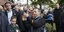 Ο Κυριάκος Μητσοτάκης βγάζει σέλφι με πολίτες