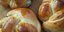 Αφράτο τσουρέκι με γέμιση μήλο και κανέλα -Η διαφορετική συνταγή του κλασικού πασχαλινού γλυκού