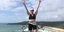 Η personal trainer Αμάντα Πρέστα με μαύρο κολάν και αθλητικά