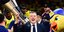 Ο Σάρας με το τρόπαιο της Euroleague που κέρδισε με τη Φενέρ
