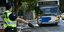 Αστυνομικός σταματά λεωφορείο για έλεγχο