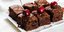 Ζουμερό brownie με φρέσκα κεράσια / Φωτογραφία: Shutterstock