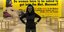 Μέλος των Guerrilla Girls μπροστά από την διαβόητη «γυμνή αφίσα» / GUERRILLA GIRLS