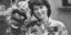 Η αστροναύτης Sally Ride ποζάρει με τον χαρακτήρα Grundgetta του «Sesame Street» το 1984