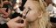 Ghost Lashes: Το trend που εκτοπίζει τη μαύρη μάσκαρα αυτό το καλοκαίρι