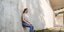 Γυναίκα κάνει wall sits