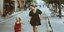 Κοριτσάκι τρέχει με την μαμά του 