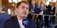 άς,Ο βουλευτής της Αριστεράς Λουί Μπουαγιάρ, έβγαλε το ρολόι του, πριν από συνέντευξη σε γαλλικό δίκτυο 