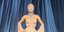 Η  Κιμ Καρντάσιαν με nude μάσκα και περιδέραιο