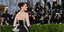 H Αν Χάθαγουεϊ ποζάρει στο πρόσφατο Met Gala 2026