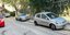 Παράνομο παρκάρισμα πάνω σε πεζοδρόμιο 