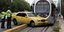 Το τραμ παρέσυρε ταξί στη Λεωφόρο Αμαλίας -Από τύχη δεν υπήρξε σοβαρός τραυματισ