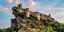 Το εντυπωσιακό κάστρο στο χωριό Roccascalegna. Φωτογραφία: Facebook 