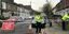 Αστυνομικοί στην οδό Φέρφιλντ στο βόρειο Λονδίνο (Henry Vaughan/PA via AP)