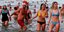 150 κολυμβητές αποτόλμησαν βουτιά στα παγωμένα νερά του Ατλαντικού στο Μπιαρίτς της Γαλλίας (Φωτογραφία: ΑΡ/Bob Edme) 