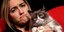 Η διάσημη γάτα Grumpy Cat με την ιδιοκτήτριά του. Φωτογραφία: AP