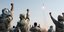 Mέλη των Ιρανών Φρουρών της Επανάστασης πανηγυρίζουν για την επιτυχημένη εκτόξευση πυραύλου τον Ιούλιο του 2012 (Φωτογραφία: ΑΡ) 
