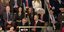 Καλεσμένοι στο κογκρέσο βλέπουν έκπληκτοι τον συνονόματο του Τραμπ να κοιμάται (Φωτογραφία: ΑΡ)