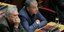 Ο Σπύρος Λυκούδης και ο Σταύρος Θεοδωράκης στη Βουλή / Φωτογραφία: EUROKINISSI/ΘΑΝΑΣΗΣ ΚΑΛΛΙΑΡΑΣ