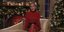 Η Μάιλι Σάιρους τραγουδά το «Santa Baby» /Φωτογραφία: Youtube/The Tonight Show Starring Jimmy Fallon