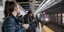 Μια 22χρονη μητέρα σκοτώθηκε όταν έπεσε από τις σκάλες του μετρό στη Νέα Υόρκη (Φωτο: ΑΡ/Mary Altaffer)