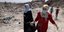 Γυναίκες μπροστά από ομαδικό τάφο στη Μοσούλη / Φωτογραφία: AP Images