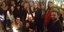 Η Πάμελα Αντερσον με μέλη του DiEM25 (Φωτο: Yanis Varoufakis/Twitter)
